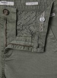 Βερμούδα Pepe Jeans σε λαδί χρώμα.