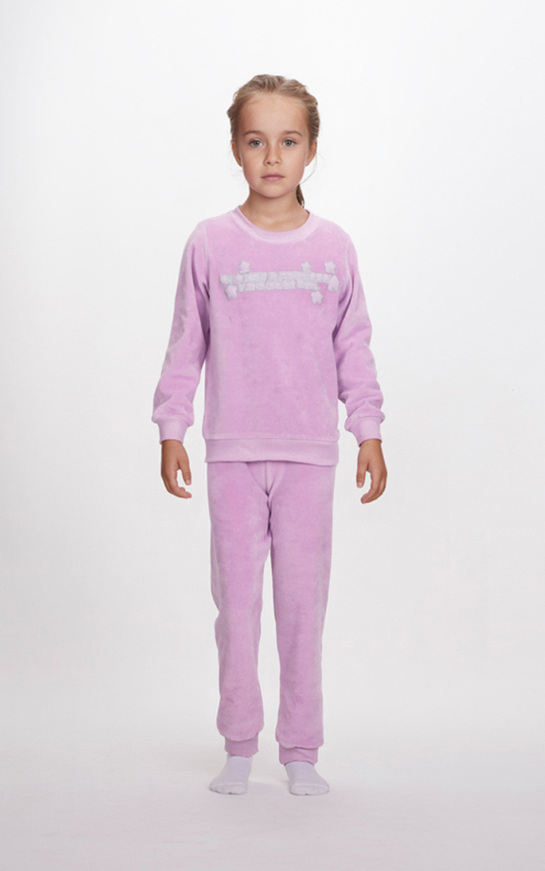 Πιτζάμα βελουτέ DREAMS σε λιλά χρώμα.