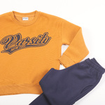 Σετ φόρμας TRAX με λαιμόκοψη σε μουσταρδί με μπλε χρώμα.