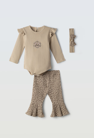 EVITA leggings set in beige with matching hair ribbon.
