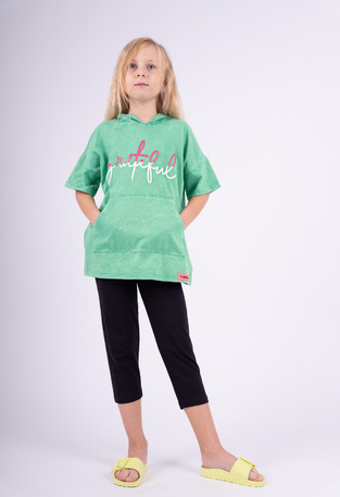 EBITA capri leggings set in green with "GRATEFUL" logo.