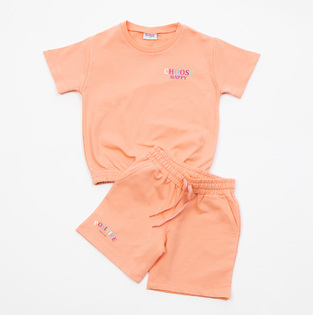 Σετ σορτς TRAX, μπλούζα με τύπωμα και σορτς σε χρώμα πορτοκαλί.