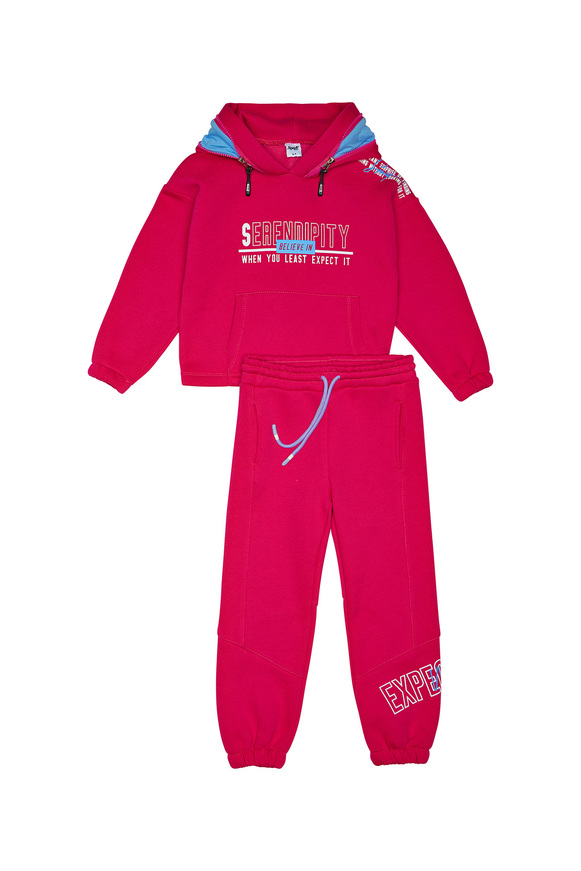 Σετ φόρμας SPRINT σε φούξια χρώμα με κουκούλα και ανάγλυφο το λογότυπο "SERENDIPITY".