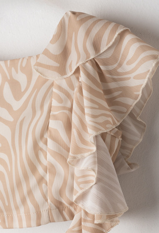 Σετ σορτς ΕΒΙΤΑ σε χρώμα εκρού με καφέ ανοιχτό.