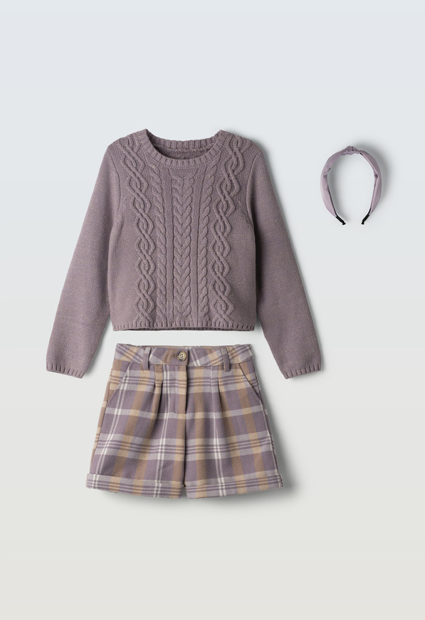 Σετ σορτς ΕΒΙΤΑ σε λιλά χρώμα με καρό σχέδιο.