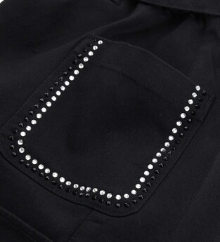 Βερμούδα ORIGINAL MARINES σε μαύρο χρώμα με λάστιχο στη μέση, ανεξάρτητη ζώνη και δύο πλαινές εξωτερικές τσέπες διακοσμημένες με strass.