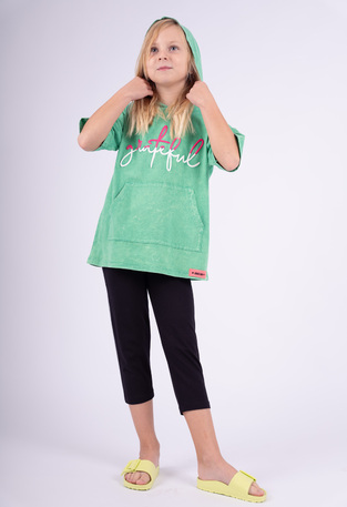 EBITA capri leggings set in green with "GRATEFUL" logo.