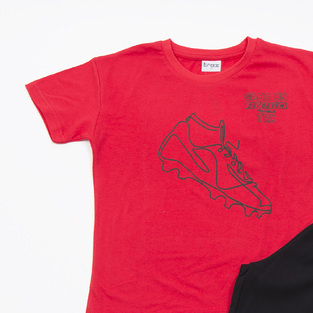 Σετ σορτς TRAX σε κόκκινο με μαύρο χρώμα και τύπωμα στο μπροστινό μέρος.