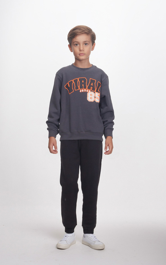 Σετ φόρμας JOYCE σε ανθρακί-μαύρο χρώμα.