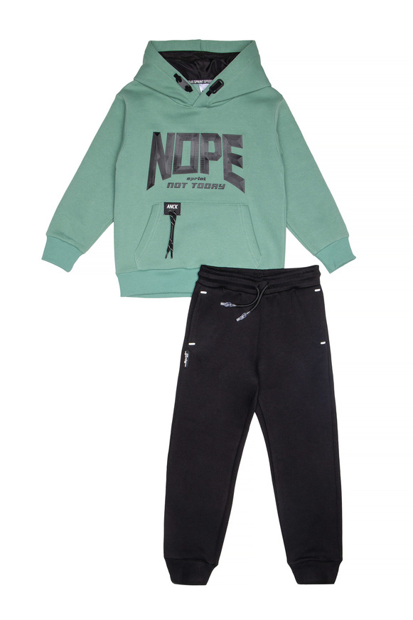 Σετ φόρμας SPRINT με ενσωματωμένη αδιάβροχη κουκούλα σε πράσινο ανοιχτό και μαύρο χρώμα.