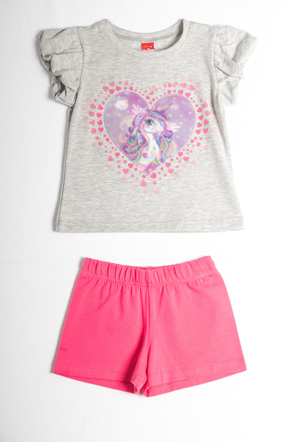 JOYCE shorts set, short sleeve top with pleated sleeves, 3D print on the front, in gray color, and shorts with elastic waist in fuchsia color.