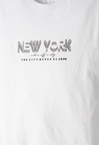 Μπλούζα HASHTAG σε χρώμα λευκό με τύπωμα "NEW YORK" στο μπροστινό μέρος.