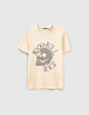 Μπλούζα IKKS σε χρώμα μπεζ με νεκροκεφαλή.