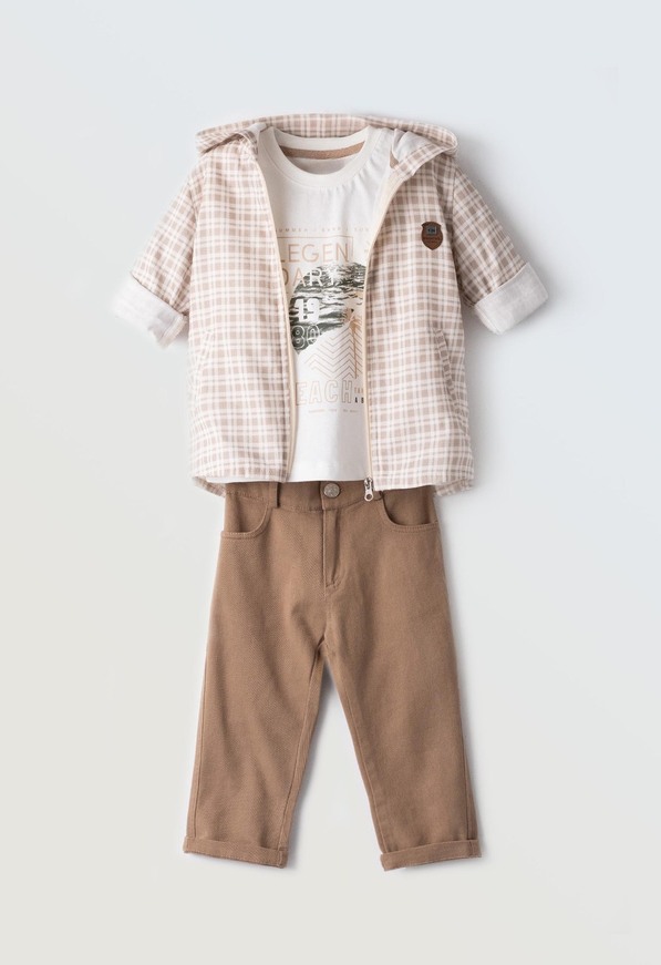 Σετ 3 τεμ. HASHTAG, μπουφάν καρό σε χρώμα μπεζ, κοντομάνικη μπλούζα και παντελόνι με αποσπώμενες τιράντες.