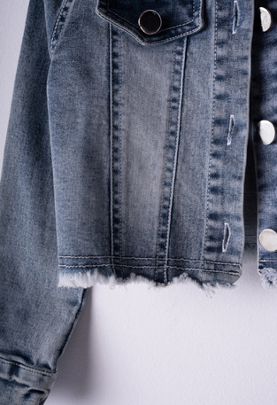 Τζιν μπουφάν ΕΒΙΤΑ σε μπλε χρώμα.