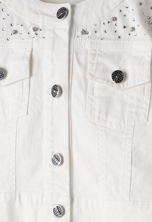 Εποχιακό μπουφάν ΕΒΙΤΑ σε χρώμα λευκό.