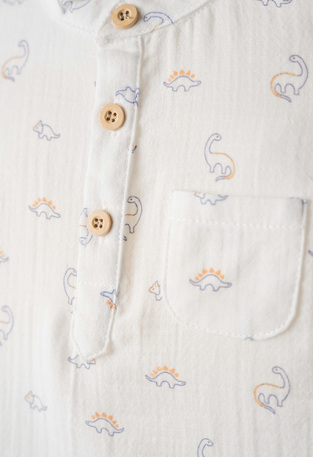 Σετ 2 τεμ. HASHTAG, λευκή κοντομάνικη μπλούζα με all over τύπωμα δεινοσαύρους, βερμούδα και ασορτί καπέλο.