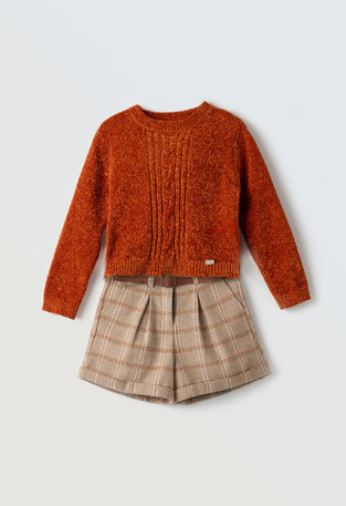 EBITA shorts set in brick color with knitted blouse.