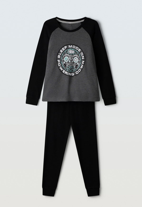 Πιτζάμα HOMMIES με ασορτί μάσκα ύπνου σε γκρι με μαύρο χρώμα.