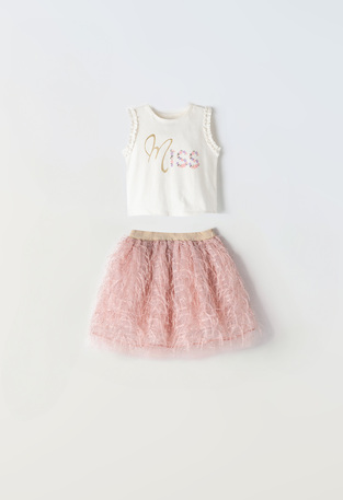 EBITA skirt set in pink color with feathers.