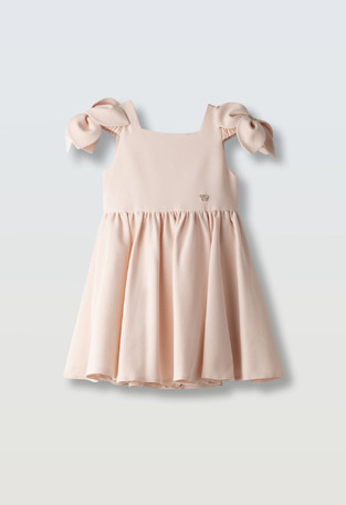 Φόρεμα ΕΒΙΤΑ σε χρώμα ροζ, με πλισέ τελείωμα.