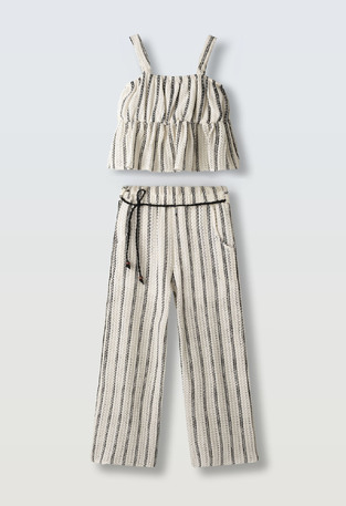 Σετ παντελόνα ΕΒΙΤΑ σε εκρού χρώμα με ριγέ σχέδιο.