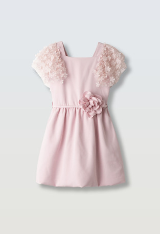 Φόρεμα ΕΒΙΤΑ σε χρώμα ροζ με ασορτί στέκα μαλλιών.