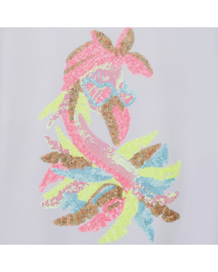 Κοντομάνικη μπλούζα T-shirt BILLIEBLUSH σε λευκό χρώμα με ανάγλυφο τύπωμα στο μπροστινό μέρος.