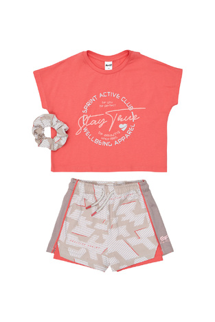 Σετ σορτς SPRINT σε χρώμα κοραλί με εμπριμέ μπεζ λεπτομέρειες και ασορτί λάστιχο για τα μαλλιά.