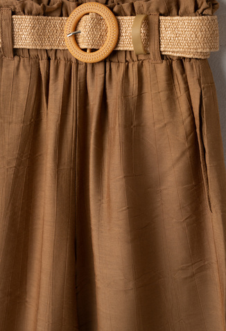 Σετ παντελόνα ΕΒΙΤΑ σε χρώμα εκρού με καφέ και ασορτί τσαντάκι.