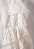 Φόρεμα ΕΒΙΤΑ σε λευκό χρώμα με all over κιπούρ σχέδιο.