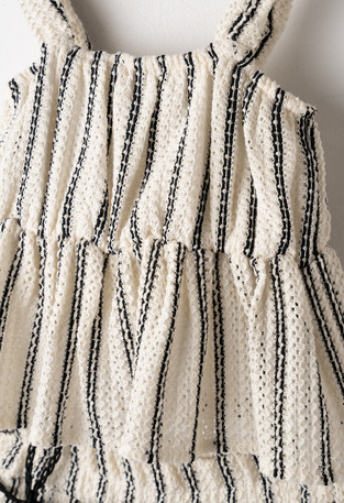 Σετ παντελόνα ΕΒΙΤΑ σε εκρού χρώμα με ριγέ σχέδιο.