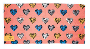Beach towel TORTUE 140 X 70 cm. in coral color with all over print of hearts.