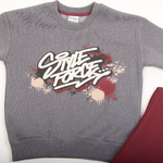 Σετ φόρμας TRAX με λαιμόκοψη σε ανθρακί-μπορντώ χρώμα.